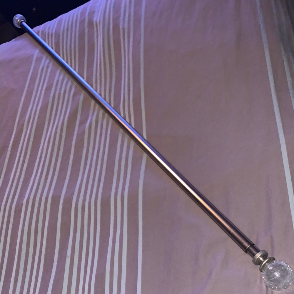 Curtain rod